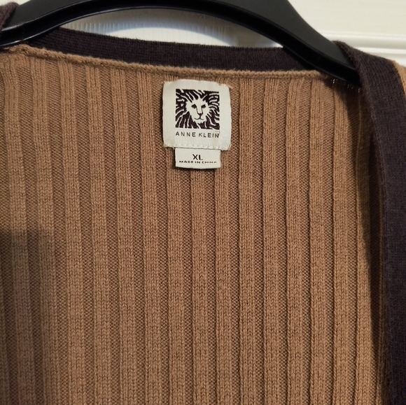 Beautiful Two Toned Cardigan - Picture 2 of 2